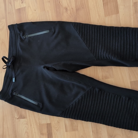 NWOT Alo Black Yoga Sweatpants Urban Moto Workout Gym M - Picture 14 of 15
